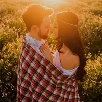 zodiak leo yang sangat clingy dengan pasangannya//copyright unsplash/everton vila