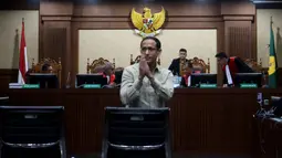 Agenda sidang kali ini adalah pembacaan tanggapan atas nota keberatan atau eksepsi dari Jaksa Penuntut Umum (JPU). Tampak dalam foto, mantan Menteri Pendidikan, Kebudayaan, Riset, dan Teknologi (Mendikbudristek), Nadiem Anwar Makarim usai mengikuti sidang lanjutan terkait kasus dugaan korupsi pengadaan laptop berbasis Chromebook di Pengadilan Tindak Pidana Korupsi (Tipikor) Jakarta, Kamis (8/1/2026). (Kapanlagi.com/Budy Santoso)