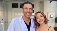 BCL menjalani perawatan wajah dengan dr. Simon Ourian, dokter langganan Kim Kardashian dan Kylie Jenner (Foto: Instagram @simonourianmd1)