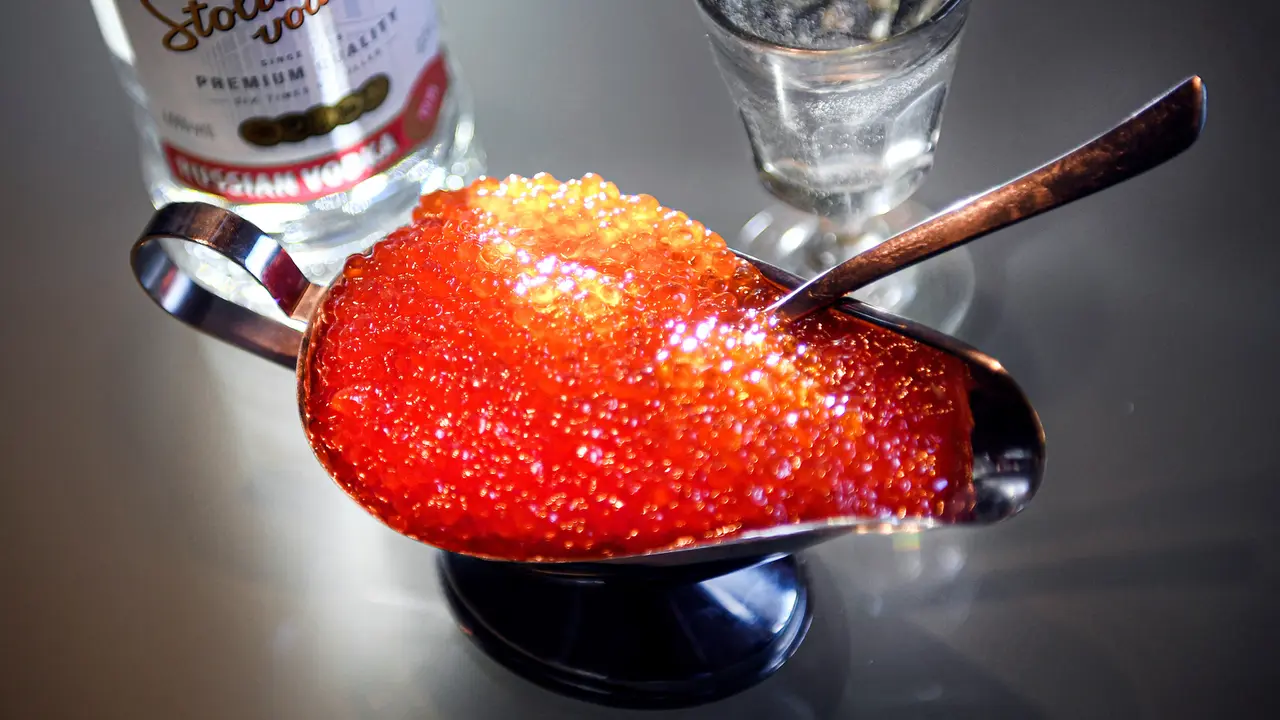 FOTO: Harga Kaviar Rusia Melonjak Jelang Liburan