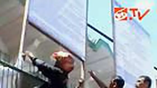 Baliho SKB Tiga Menteri di Masjid Ahmadiyah