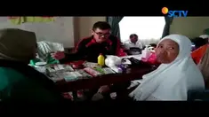 Tim penyelamat berhasil mencapai salah satu kawasan terisolir di Bangka Belitung akibat banjir. 