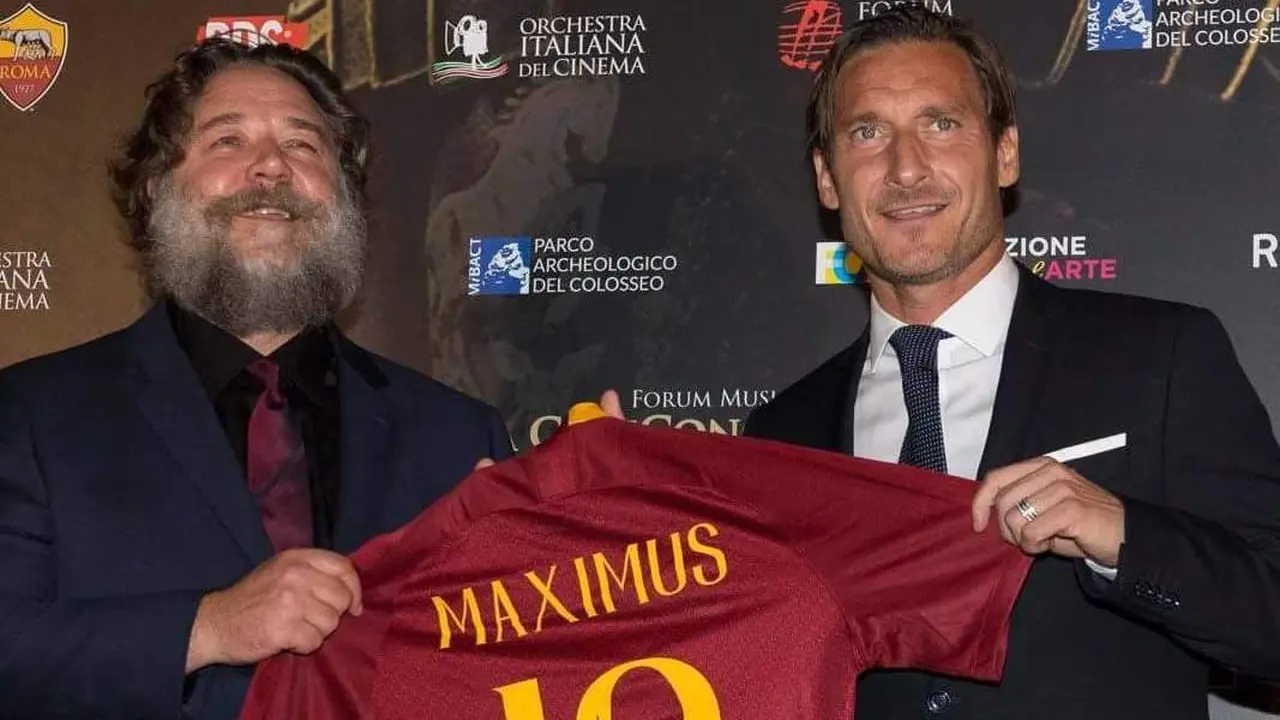 Russel Crowe bersama Francesco Totti