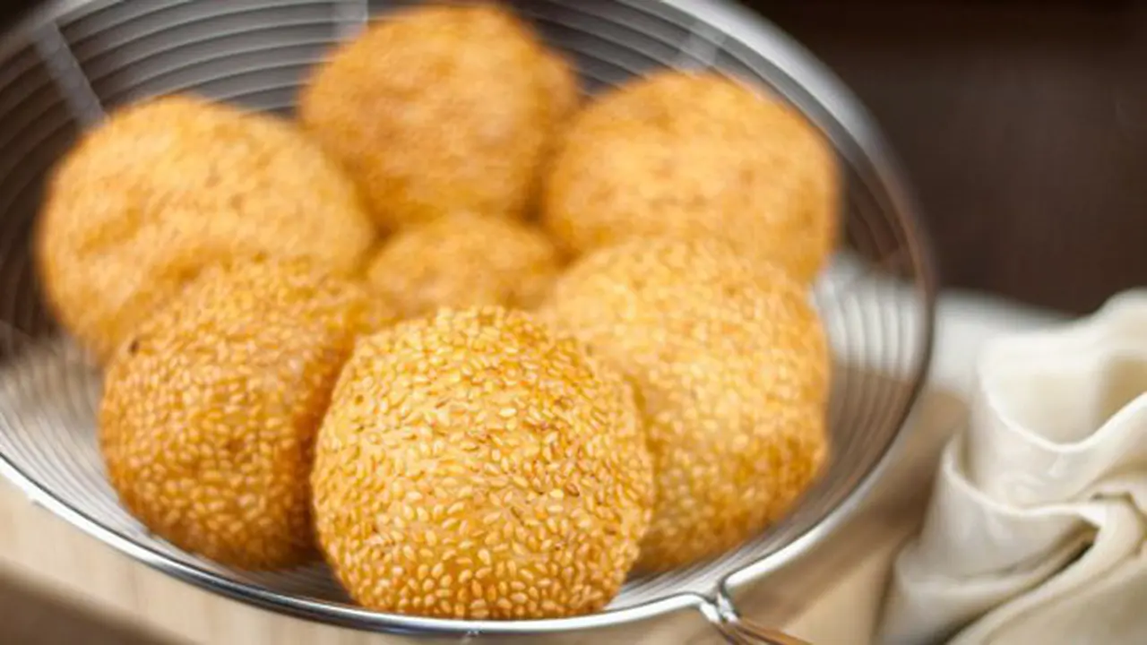 Onde-onde renyah dan lembut di dalam/copyright Shutterstock.com