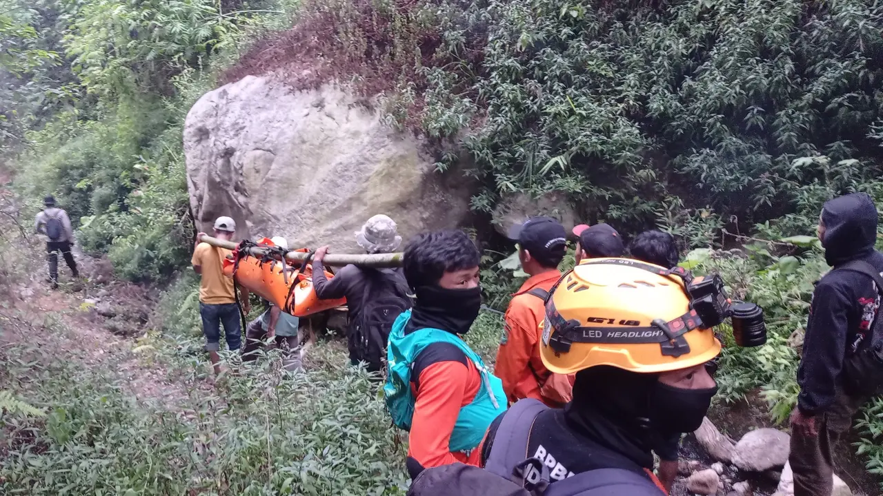 Setelah Lewati Medan Terjal, Dua Pendaki Yang Tewas di Gunung Piramid Bondowoso Berhasil dievakuasi.