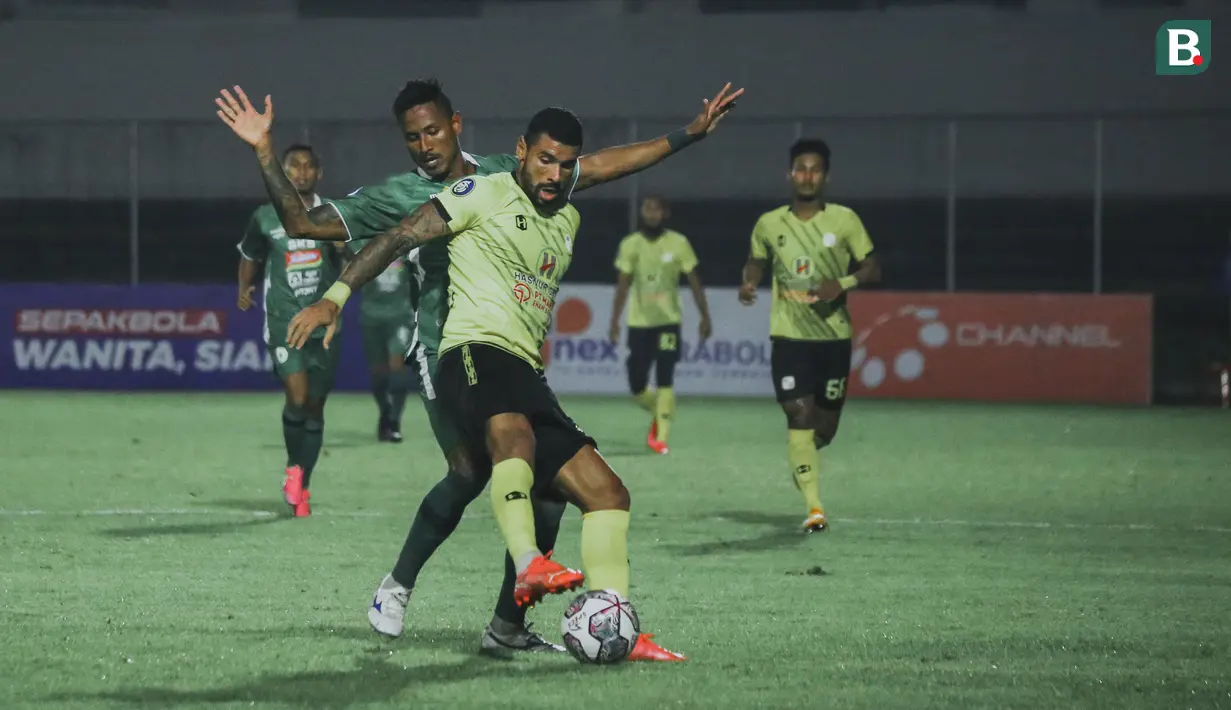 Sementara di kubu Barito Putera, Renan Alves dan kawan-kawan masih tertahan di zona degradasi tepatnya di posisi ke-17 dengan raihan 16 poin. Total, Barito Putera menang 4 kali, imbang 4 kali dan kalah 15 kali. (Bola.com/Maheswara Putra)