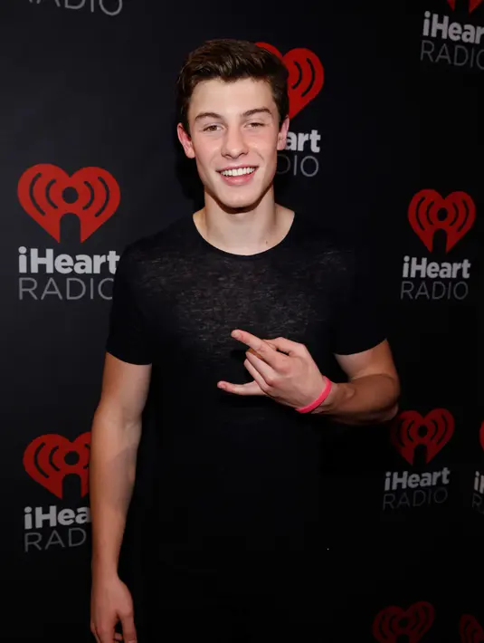 "Kami ... Kami belum (memiliki hubungan), sebenarnya," kata Shawn Mendes. "Setiap kali saya mencoba untuk bergerak, dia hanya bersumpah kepada saya. ‘Ini tidak pernah akan terjadi’." tambah penyanyi 17 tahun ini. (AFP/Bintang.com)