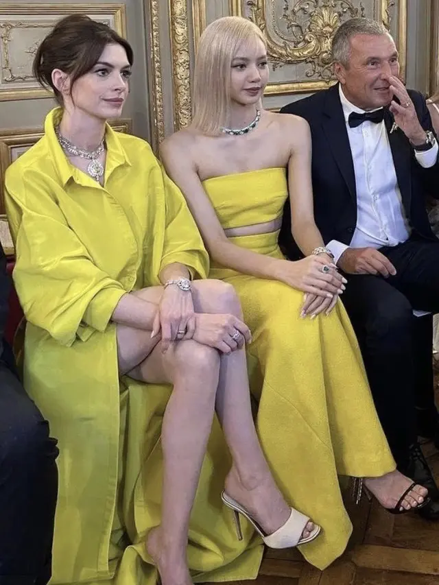 Hadir di  BVLGARI Paris, Lisa BLACKPINK akrab dengan Anne Hathaway dan Priyanka Chopra