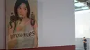 Poster film Brownies dipajang di bioskop Indiskop, Pasar Jaya Teluk Gong, Jakarta, Rabu (24/7/2019). Indiskop merupakan bioskop pertama yang berada di dalam pasar tradisional di lantai tiga dan sudah resmi dibuka sejak 22 Juni 2019. (Liputan6.com/Immanuel Antonius)