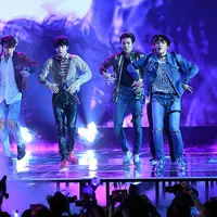 "Terima kasih untuk Billboard Music Awards untuk penghargaan selama dua tahun berturut-turut ini. Kami merasa media sosial itu sangat penting untuk kami," ujar RM seperti yang dilansir dari Soompi. (AFP/KEVIN WINTER/GETTY IMAGES NORTH AMERICA)