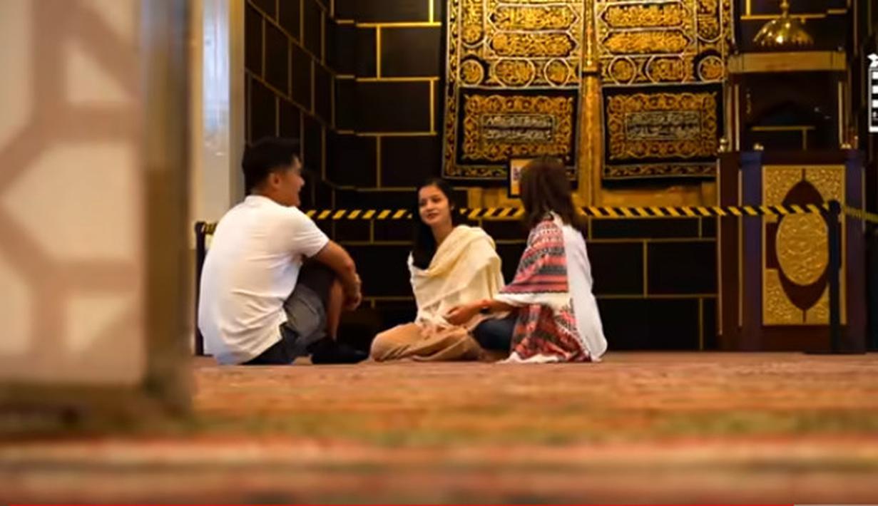 20 Potret Rumah Ovi Dian, Ada Lapangan Golf dan Masjid ...