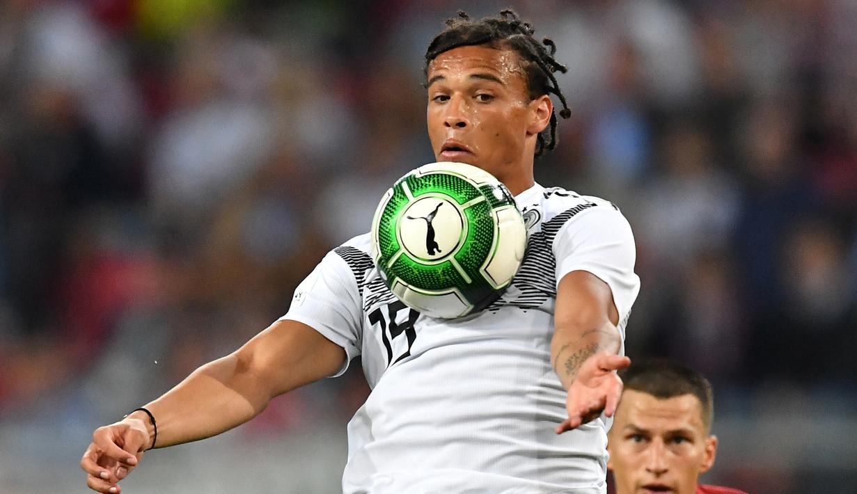 Leroy Sane terakhir bermain bersama timnas Jerman saat melawan Austria pada laga uji boa di  Klagenfurt, Austria, (2/6/2018). Jerman kalah 1-2 dari Austria. (AFP/Joe Klamar)
