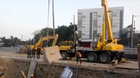 Pasca ambles, jalur di sepanjang proyek underpass Ringroad utara sebelah barat ditutup sementara.(Liputan6.com/ Switzy Sabandar)