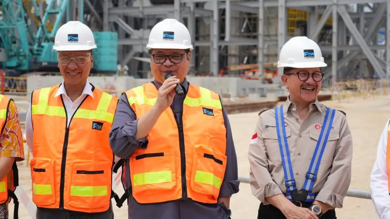 Menteri Koordinator Bidang Perekonomian Indonesia Airlangga Hartarto mengunjungi smelter Manyar milik PT Freeport Indonesia (PTFI). (Dok Kemenko Perekonomian) 