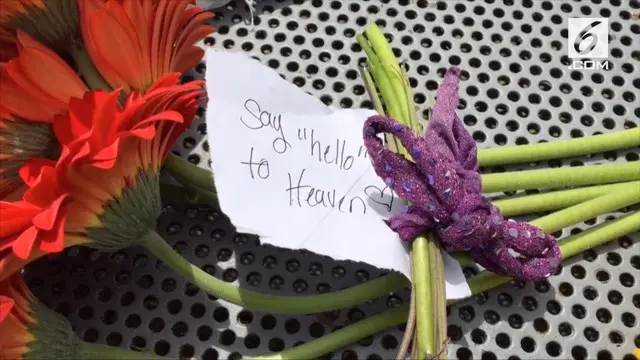 Bunga tanda duka cita diletakkan para penggemar Chris Cornell di Taman Magnuson, Seattle yang menjadi kota kelahiran Cornell.