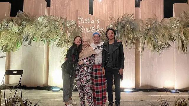 6 Potret Kebersamaan Saskia Chadwick dan Keluarga Kiesha Alvaro, Sudah Akrab