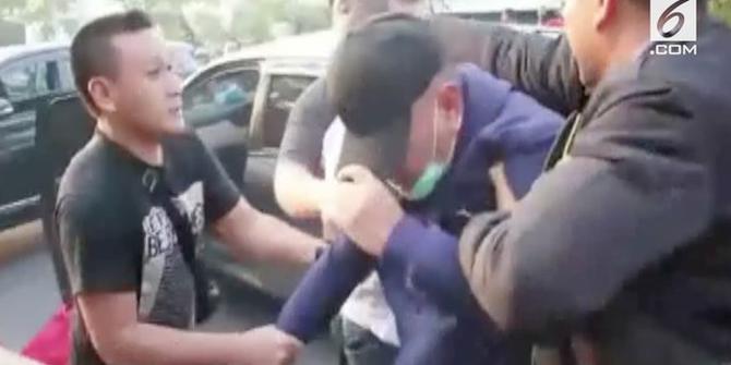 VIDEO: Menegangkan, Buron Korupsi Tabrak Petugas Saat Ditangkap