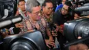 Usai pemeriksaan di KPK, Gerhard yang ditanya soal dugaan pemberian 350 ribu dolar AS untuk bekas Kepala SKK Migas Rudi Rubiandini tak menghiraukan pertanyaan wartawan, Kamis (22/5/14). (Liputan6.com/Faisal R Syam) 