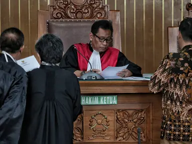 Hakim Agus Widodo memimpin sidang praperadilan Romahurmuziy di Pengadilan Negeri Jakarta Selatan, Senin (6/5/2019). Sidang beragendakan membacakan permohonan atau gugatan yang sebelumnya diajukan mantan Ketum PPP Romahurmuziy usai ditetapkan sebagai tersangka oleh KPK. (Liputan6.com/Faizal Fanani)