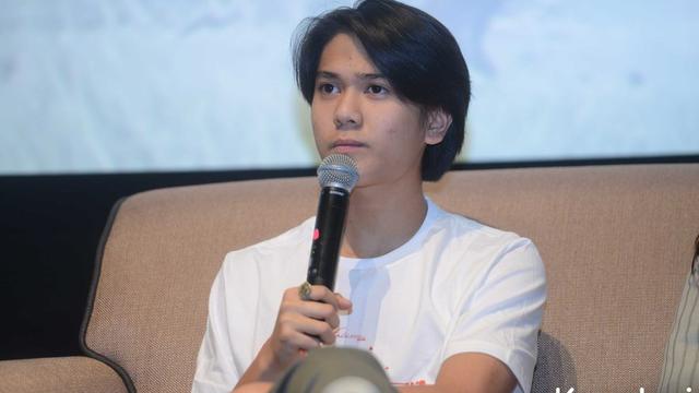 Gaya Simpel Iqbaal Ramadhan