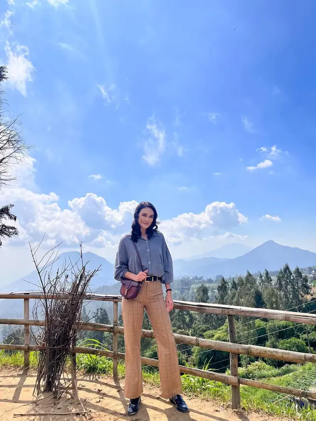 Model Gaya Casual ala Luna Maya yang Cocok untuk Usia 40an/Instagram @lunamaya