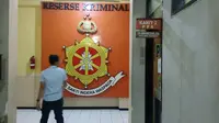 Penyidik Reserse Kriminal Polres Malang Kota tidak menahan tersangka guru cabul karena dianggap koperatif (Liputan6.com/Zainul Arifin)