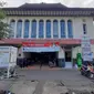 Pasar Gede Solo ditutup sementara selama sepekan setelah 11 pedagang dinyatakan positif COVID-19, Selasa (1/12).(Liputan6.com/Fajar Abrori)