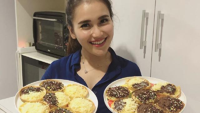 Inspirasi Camilan Untuk Buah Hati Yang Disajikan Ayu Ting Ting Saat Di Rumah Aja Lifestyle Liputan6 Com