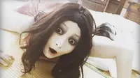 Kayako, hantu berwajah putih dengan mata lebar yang muncul dalam film horor Jepang Ju-on mulai menampakkan wujudnya di Instagram.