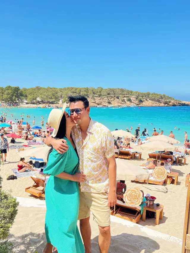 Titi Kamal bareng Christian Sugiono liburan (Instagram/titi_kamall)