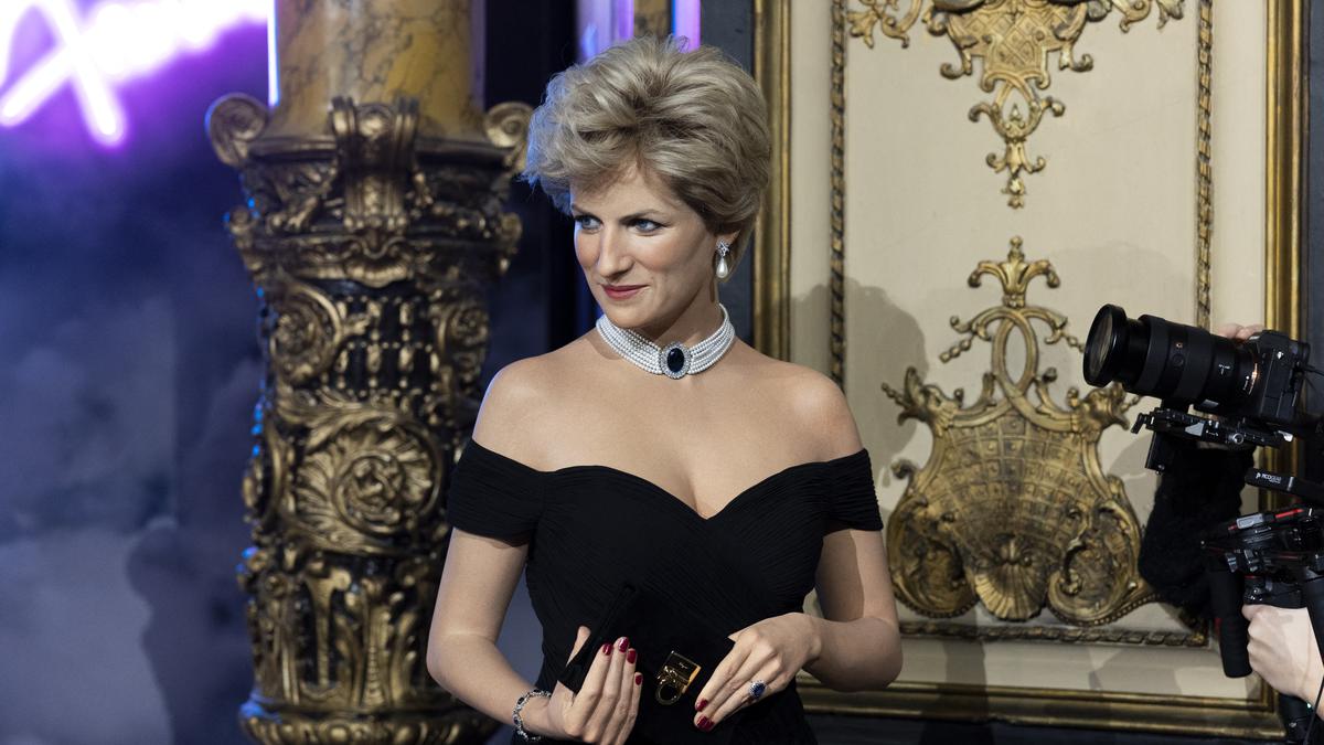 Patung Lilin Putri Diana dengan Gaun Balas Dendam Dipajang di Paris, 30 Tahun Usai Tanggapi Perselingkuhan Raja Charles dan Camilla