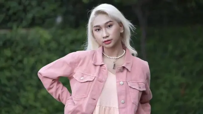 Spesial Buat Sahabat Fimela, Barry x iStyle.id Bagikan Tutorial Tampil Cantik dengan Peach Rosy Makeup ala Artis Korea