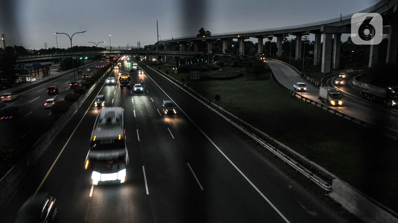 FOTO: PPKM Darurat, Tol Jagorawi Terpantau Padat