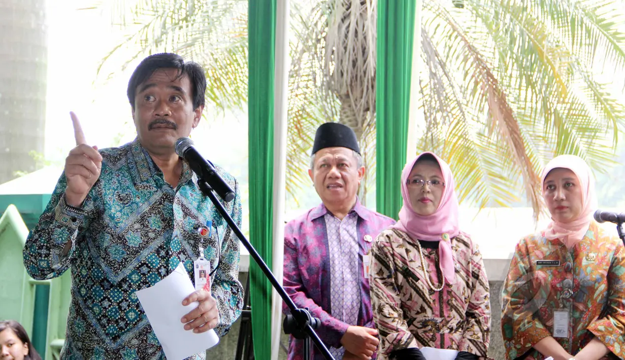 Wakil Gubernur DKI Djarot Saiful Hidayat saat memberi kata sambutan dalam acara peresmian 15 Rumah Sakit Umum (RSU) tipe D di RSU Kecamatan Pesanggrahan, Jakarta, Kamis (2/4/2015). (Liputan6.com/Helmi Afandi