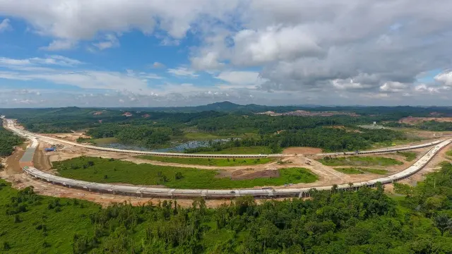 Proses pembangunan jalan tol Balikpapan-Samarinda. (Dok Jasa Marga)