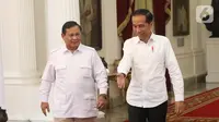 Presiden Joko Widodo saat menerima Ketua Umum Partai Gerindra Prabowo Subianto di Istana Merdeka, Jakarta, Jumat (11/10/2019). Dalam pertemuan tersebut mereka membahas permasalahan bangsa dan koalisi. (Liputan6.com/Angga Yuniar)