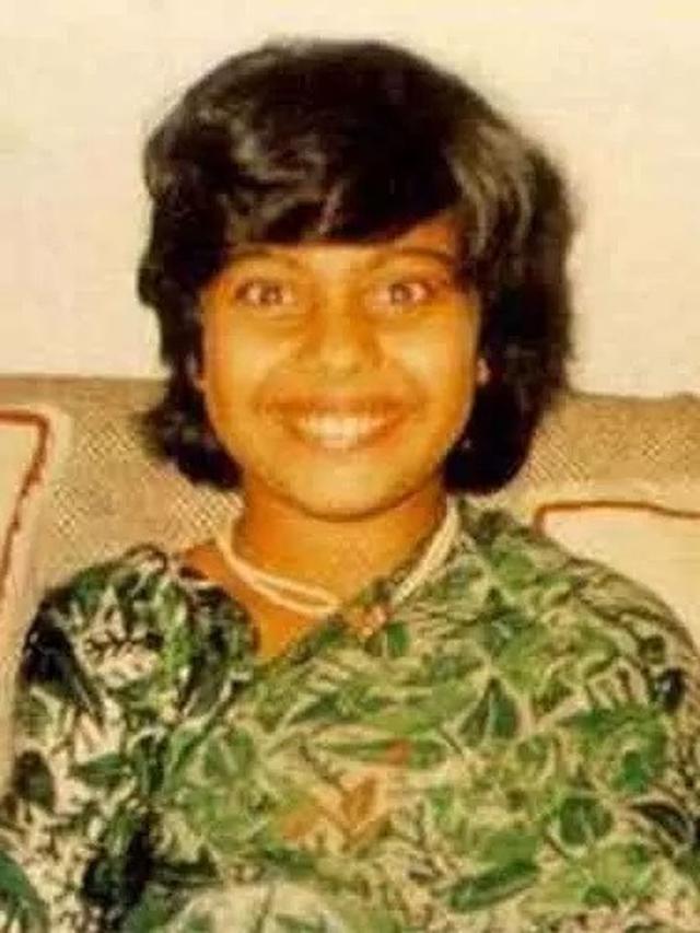 6 Foto Jadul Kajol dan Shah Rukh Khan Saat Masa Remaja Ini Curi Perhatian