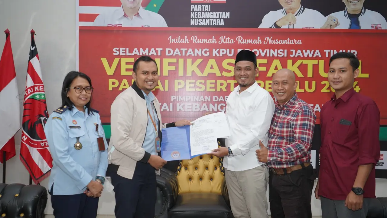 Kemenkumham Jatim melakukan verifikasi hukum parpol di Jatim. (Dian Kurniawan/Liputan6.com)