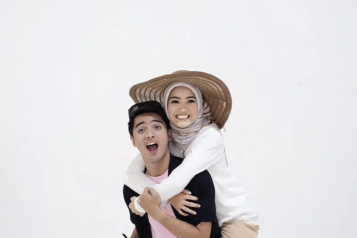 [Bintang] Pacaran Tak Lama, 8 Pasangan Artis Indonesia Ini Memutuskan Menikah