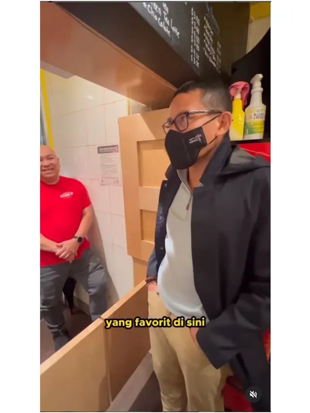 6 Potret Sandiaga Uno Jajal Warkop Viral di New York, Sedia Menu Ala Indonesia