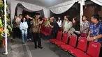 Presiden Joko Widodo (Jokowi) melayat ke rumah duka Didit Supriyadi di Solo, Selasa (3/4) malam. Didit Supriyadi adalah besan Jokowi yang meninggal setelah mendapatkan perawatan yang cukup lama di rumah sakit. (Liputan6.com/Pool/Kris-Biro Pers Setpres)