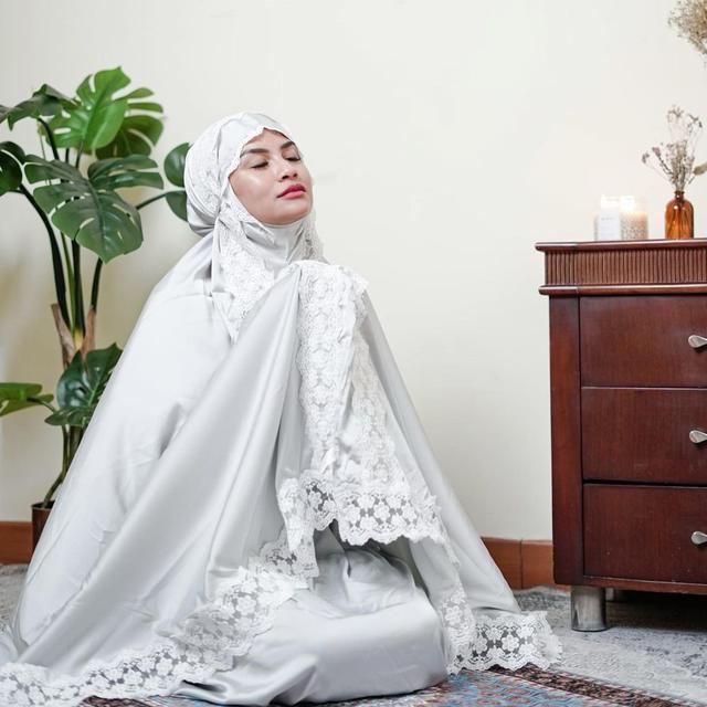 Vanessa Angel dalam kenangan.