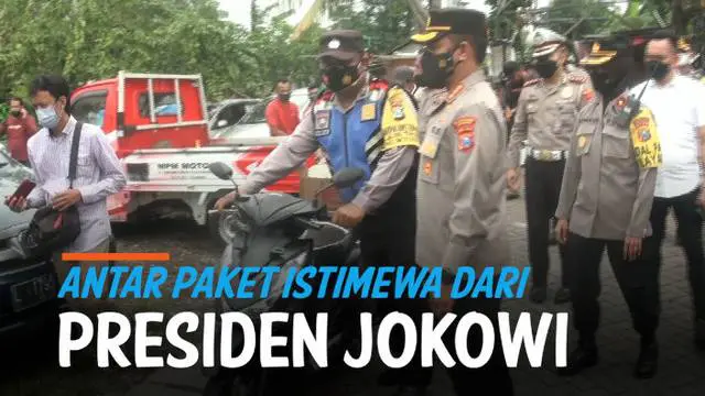 Seorang driver ojek online di Surabaya dapat paket istimewa dari Presiden Joko Widodo. Ia diberi sepeda motor baru pengganti sepeda motor miliknya yang hilang saat kerja.
