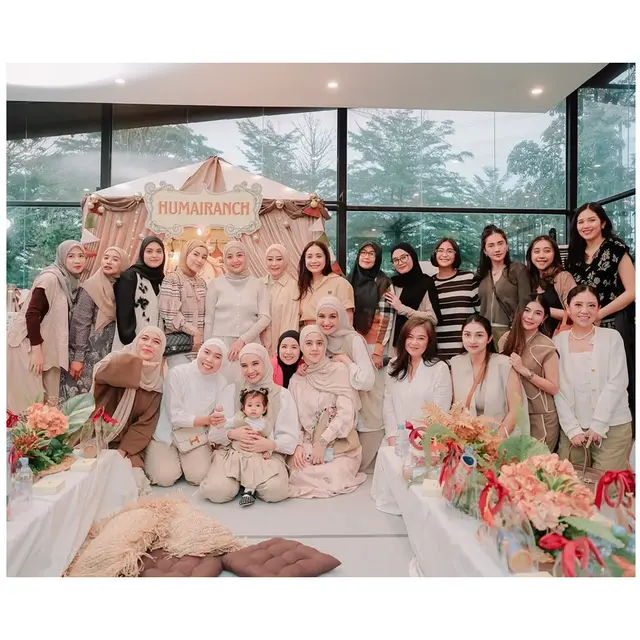 Outfit Earthy Tone Tamu Artis di Ultah Humaira Anak Zaskia Sungkar, Siapa Paling Stylish?