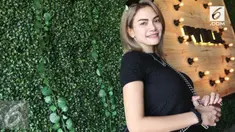Mengunggah kalimat untaian doa dan tak pamer aktivitasnya di medsos, Nikita Mirzani disebut-sebut menuju hijrah oleh warganet.