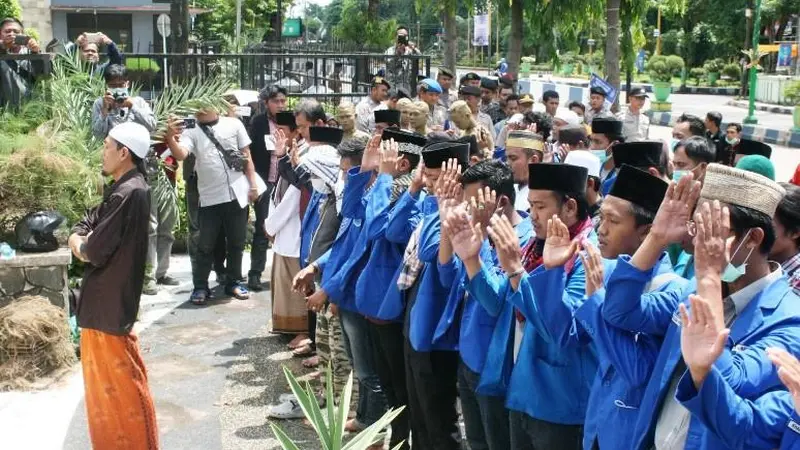 Salat gaib untuk KH Hasyim Muzadi