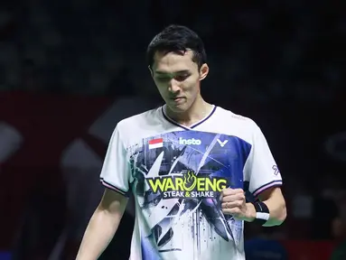 Pebulu tangkis tunggal putra Indonesia Jonatan Christie saat bertanding melawan Jia Heng Jason The (Singapura) pada babak 32 besar Indonesia Open 2026 di Istora Senayan, Jakarta, Selasa (2/6/2026). (Bola.com/M Iqbal Ichsan)