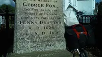 Monumen untuk mengenang George Fox, Pendiri Society of Friends atau Quaker (wikimedia commons)