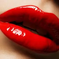 Lipstik glossy. (via: mdzol.com)