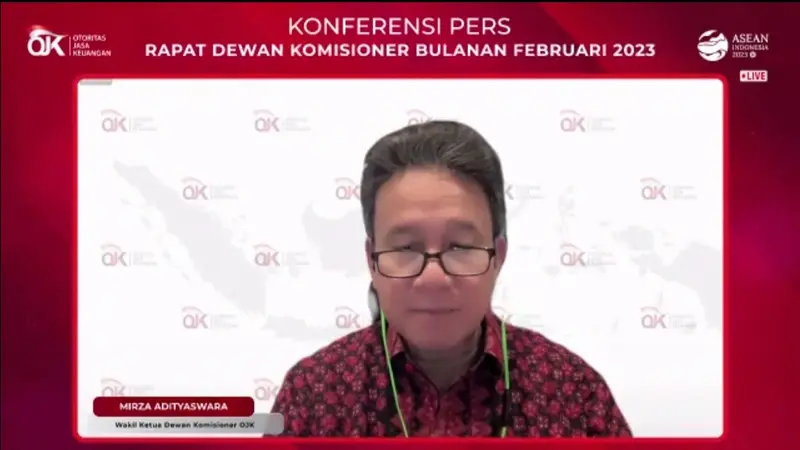 Wakil Ketua Dewan Komisioner OJK Mirza Adityaswara menjelaskan OJK tengah menggodok aturan spin-off perbankan sebagai turunan dari UU P2SK